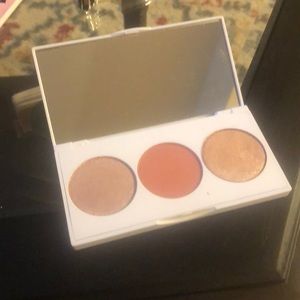 Maddison Miller Ofra Cheek Palette